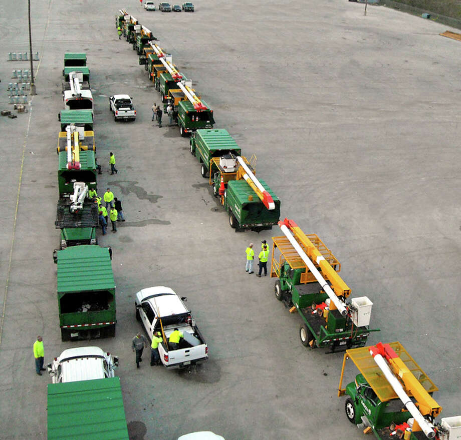 Davey Tree sent hundreds of crews and trucks to help clean up vegetation in the wake of Hurricane Ike. Photo: Jennifer Lennox
