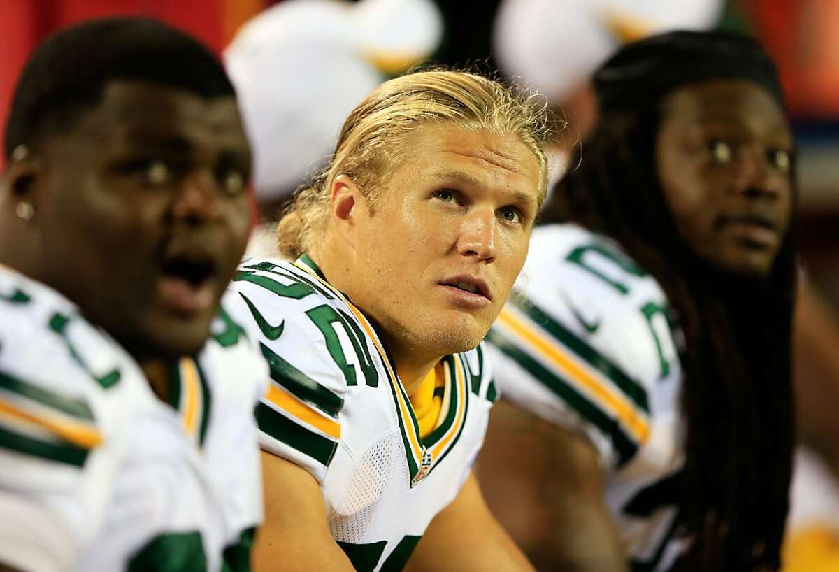 Green Bay Packers outside linebacker Clay Matthews (52) leaves the