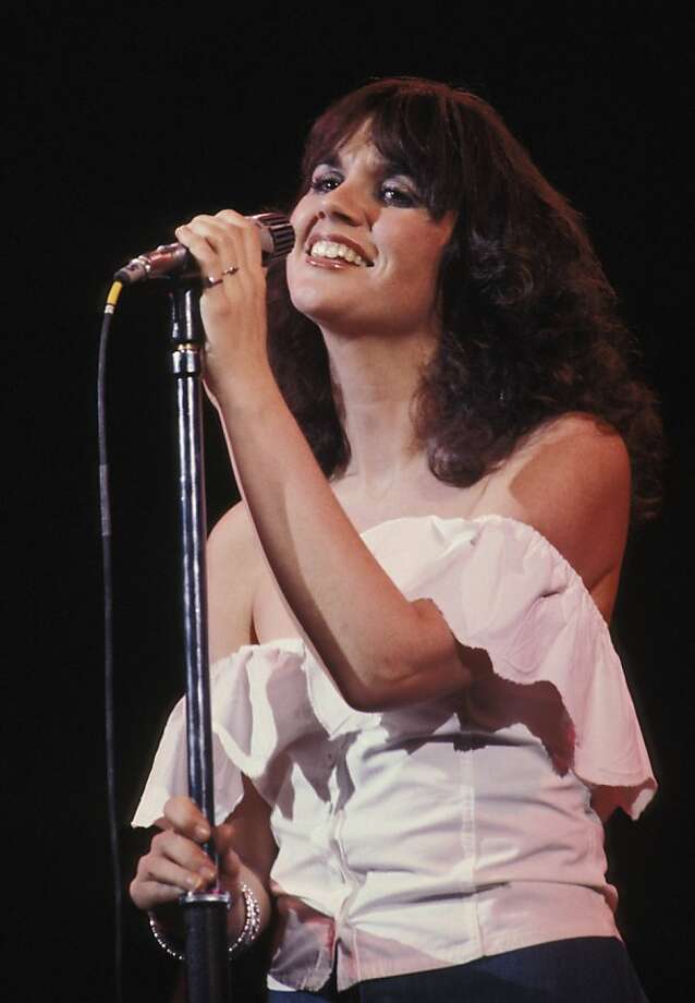 Photo of Linda RONSTADT (Photo by Richard E. Aaron/Redferns) .