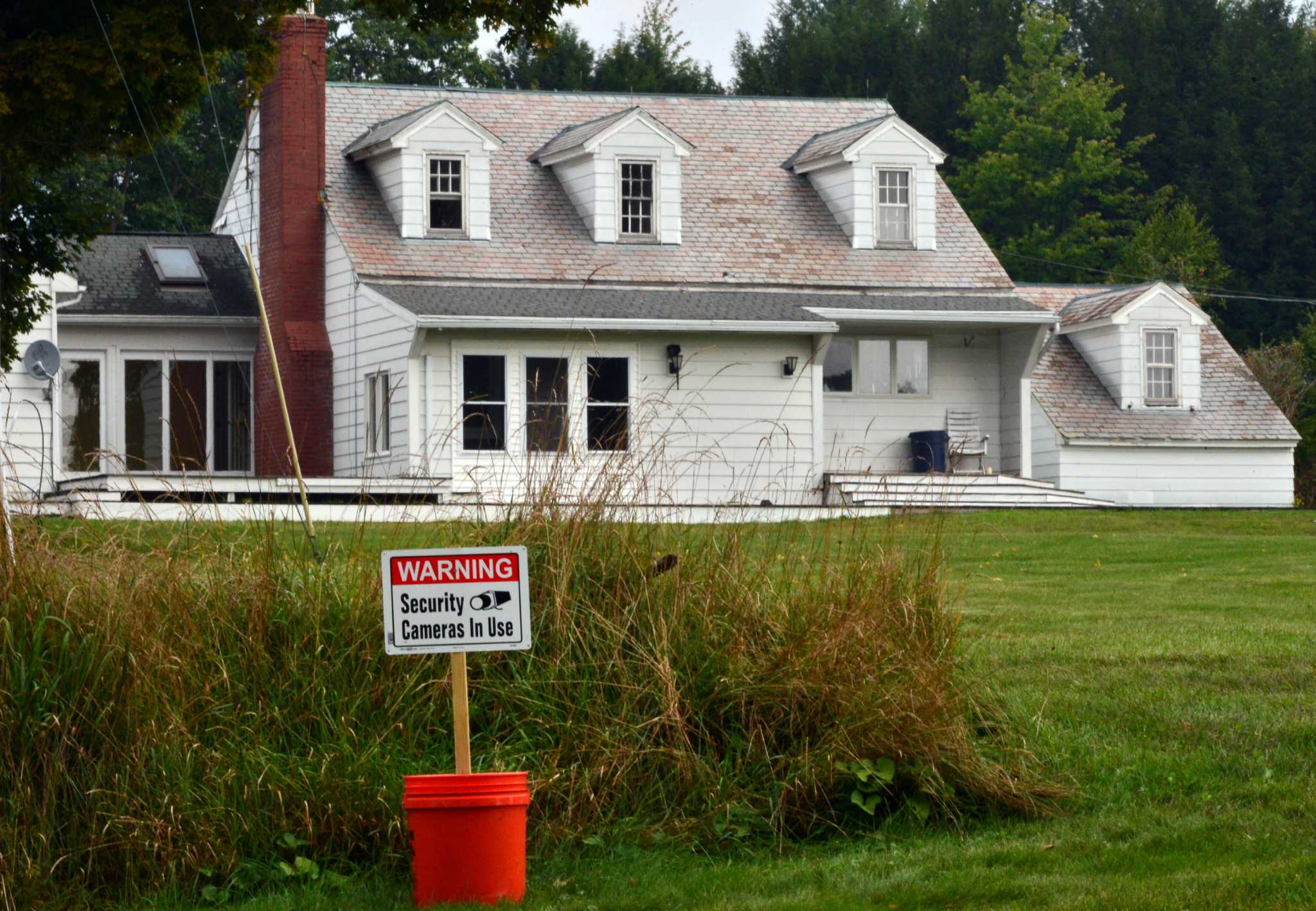 Former New England Patriot Brian Holloway's home trashed by partying  teenagers