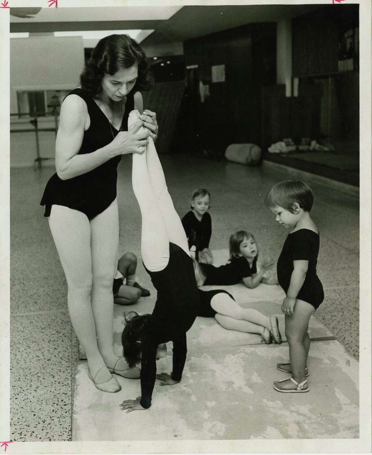 Patsy Swayze teaches a class of young students in 1966.