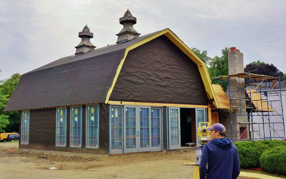 Little Barn Pub New Life For Old Dq Building Westport News