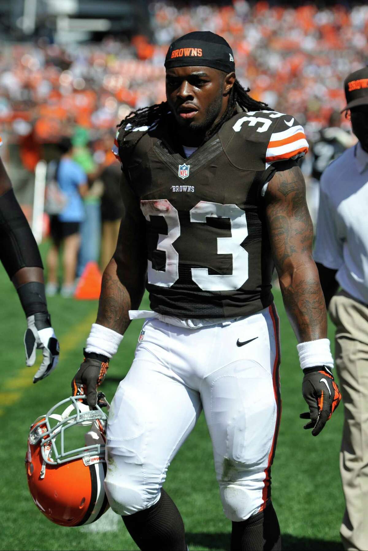 Cleveland Browns running back Trent Richardson (33) is taken down