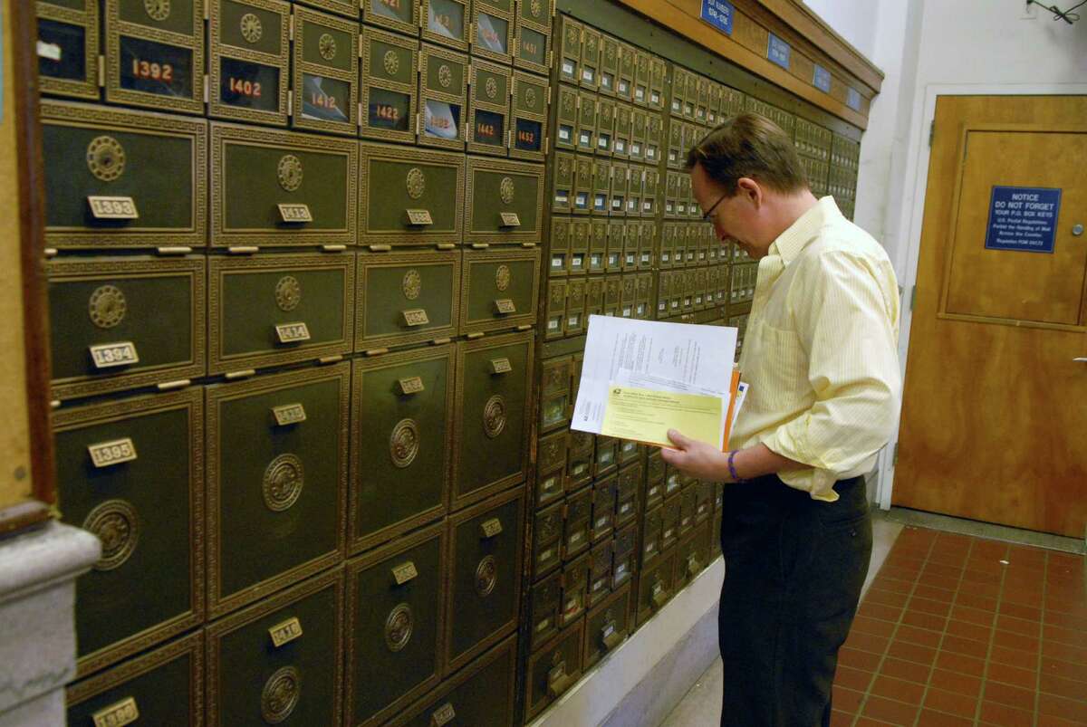 Historic Stamford post office sees last day