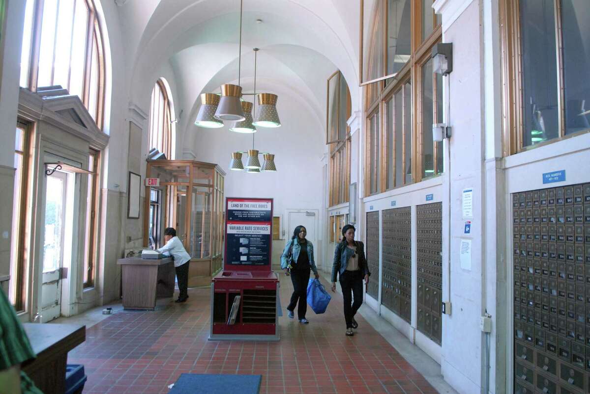 Historic Stamford post office sees last day