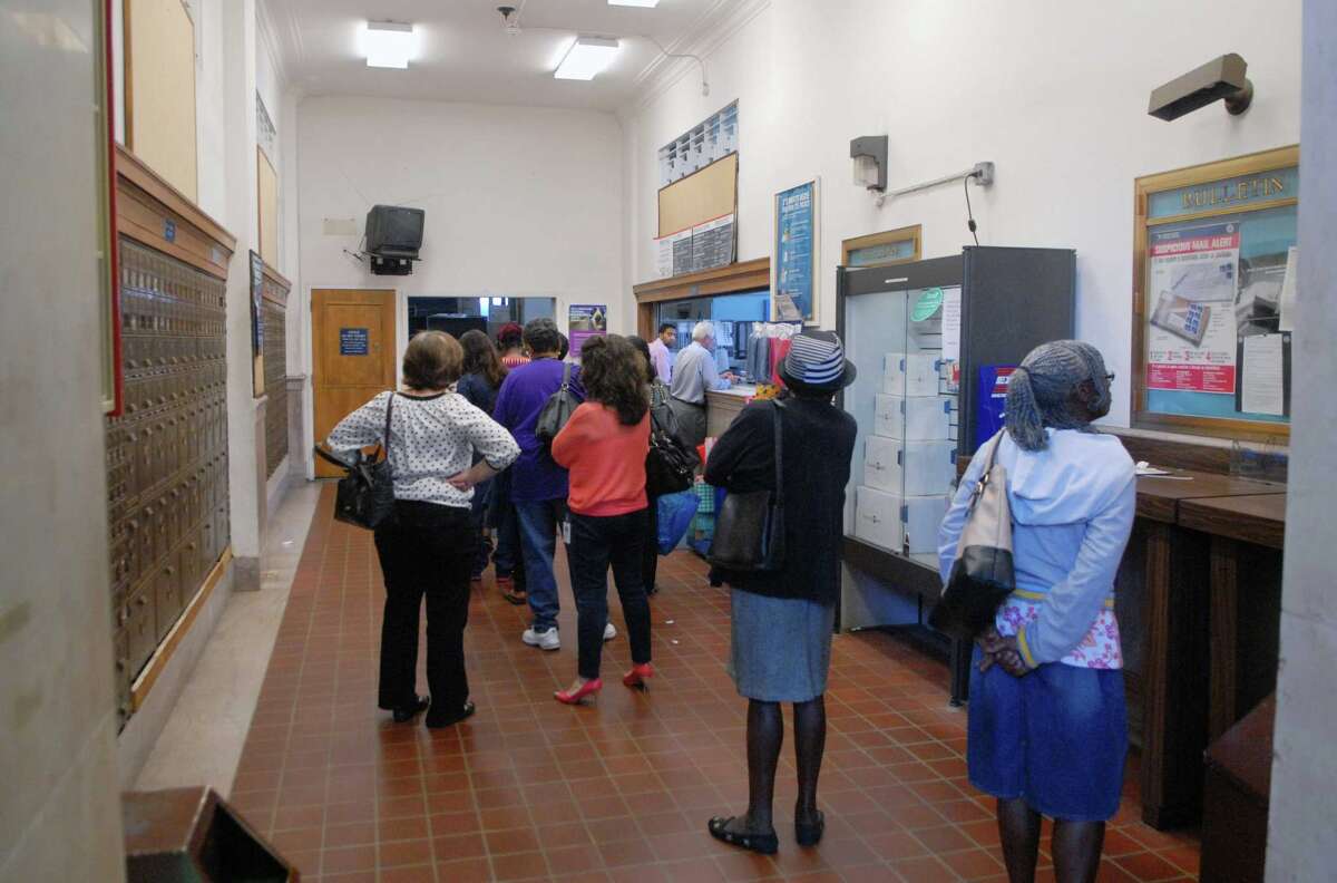 Historic Stamford post office sees last day