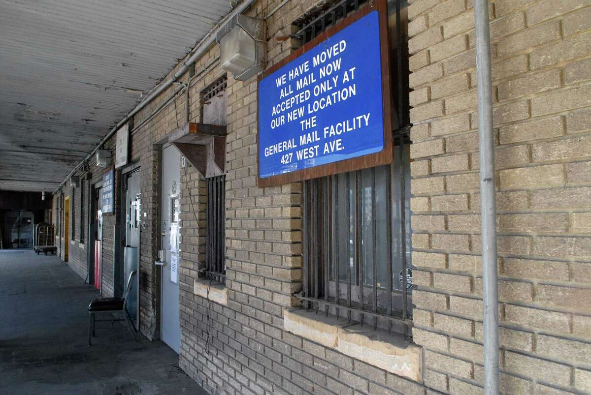 Historic Stamford post office sees last day