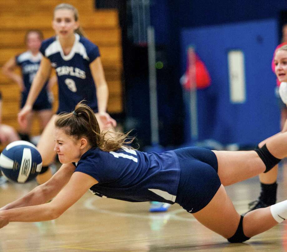 Staples Roundup Brackett Helps Girls Volleyball Improve To 5 0 Westport News 