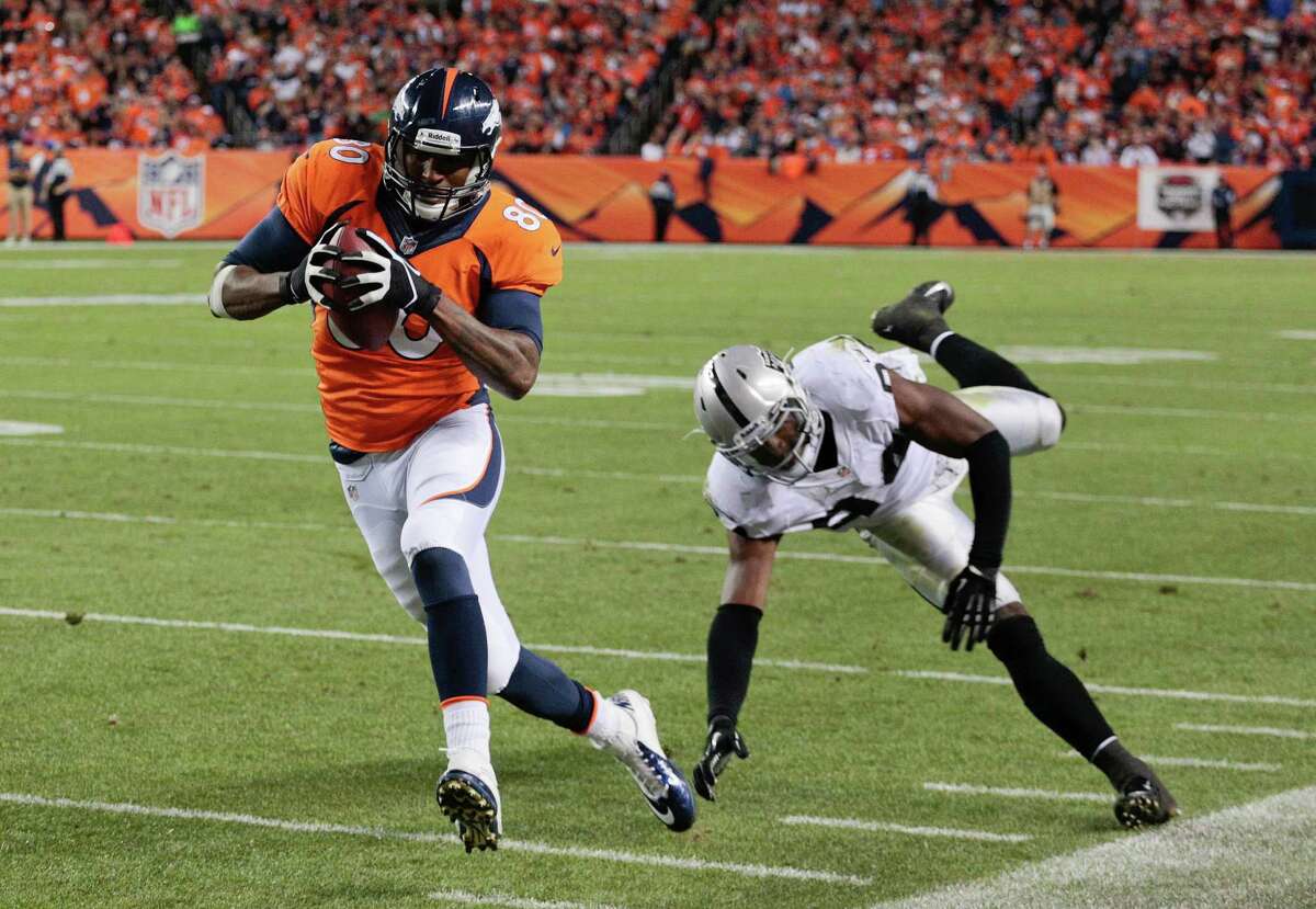 Oakland Raiders vs. Denver Broncos in photos