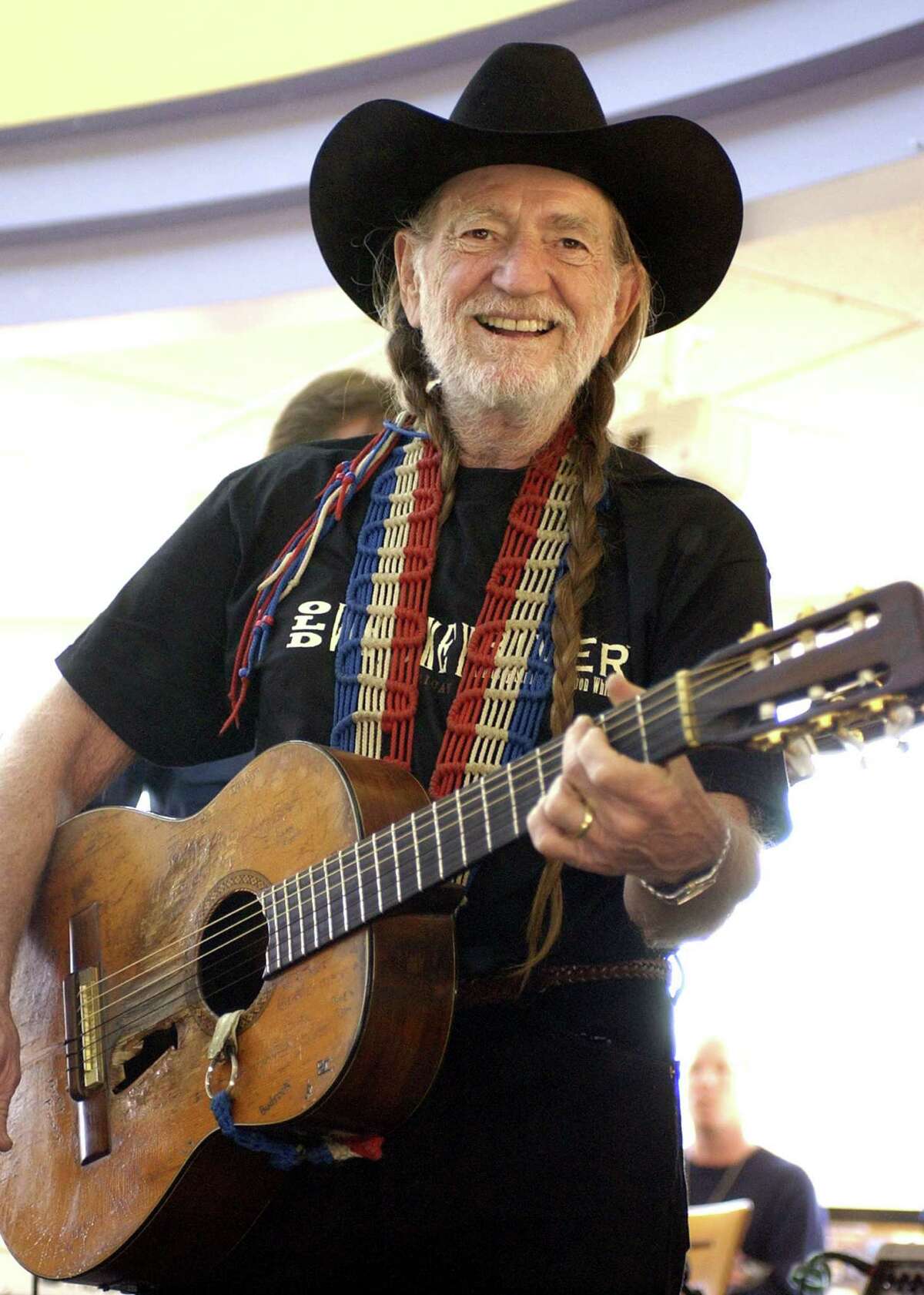 Somebody stole Willie Nelson's favorite armadillo