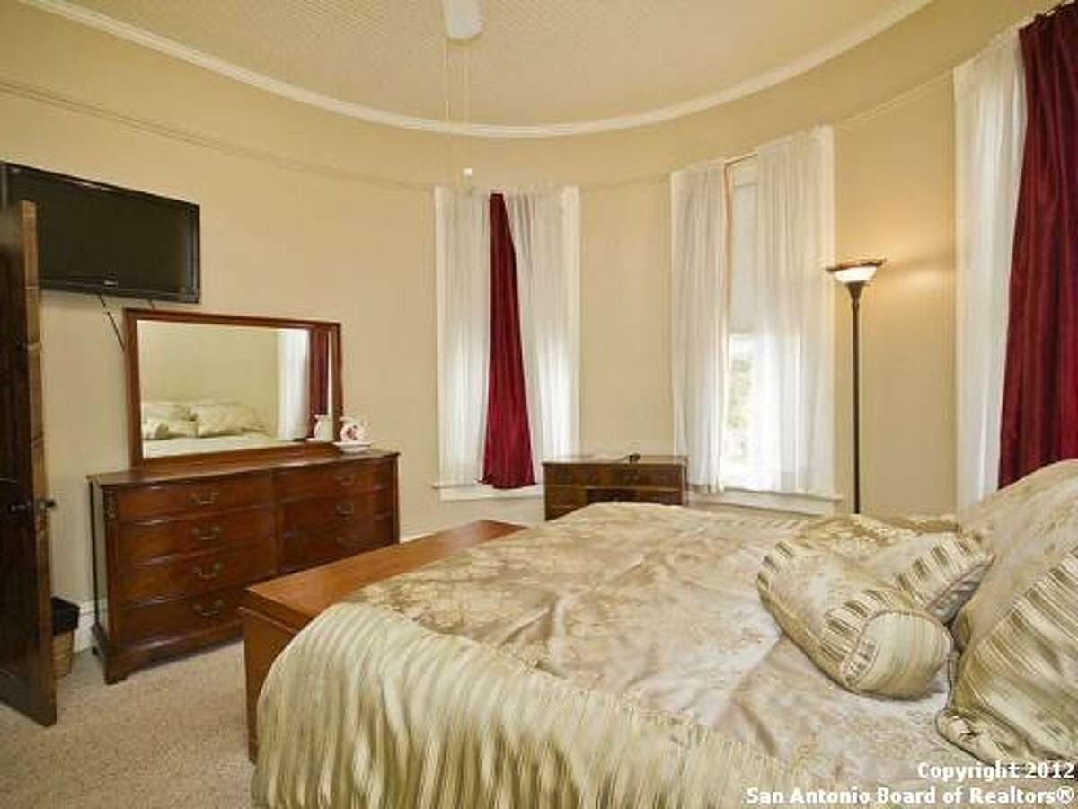 Haunted Texas landmark Weinert House for sale in Seguin