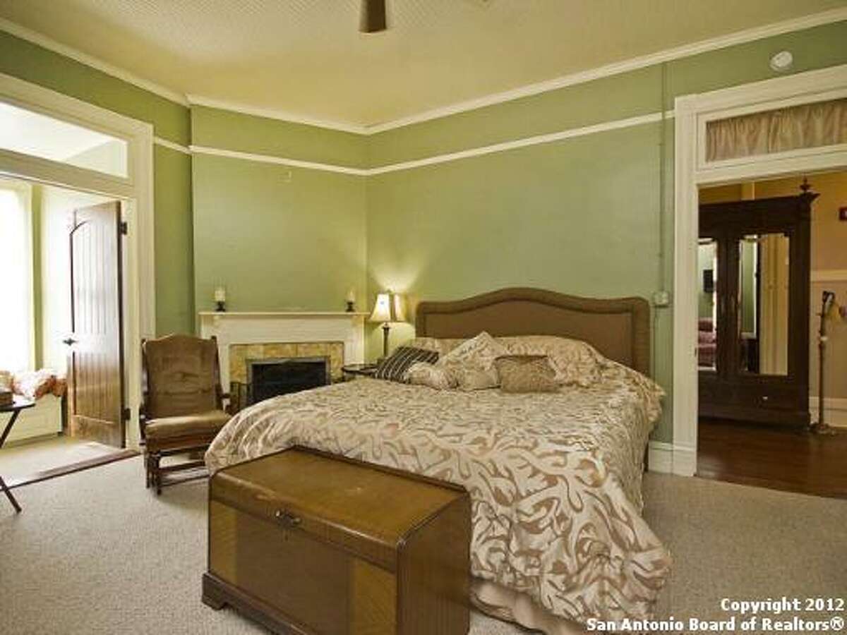 Haunted Texas landmark Weinert House for sale in Seguin