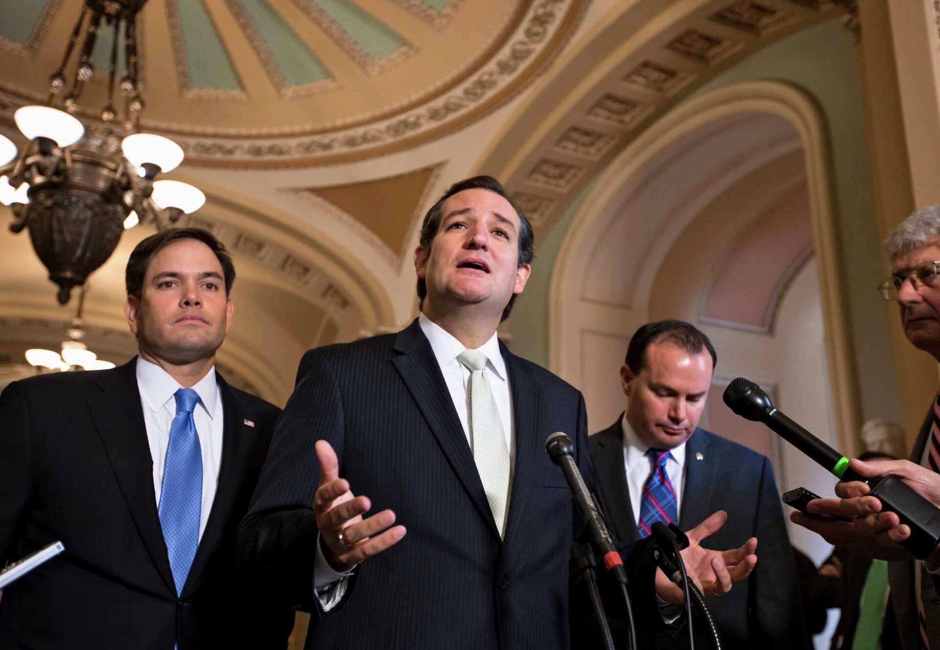 Ted Cruz 'filibuster': After 21 hours of anti-Obamacare talk mixed with Dr.  Seuss and Star Wars, Texas senator votes to consider House bill – New York  Daily News, image size:1920x1328