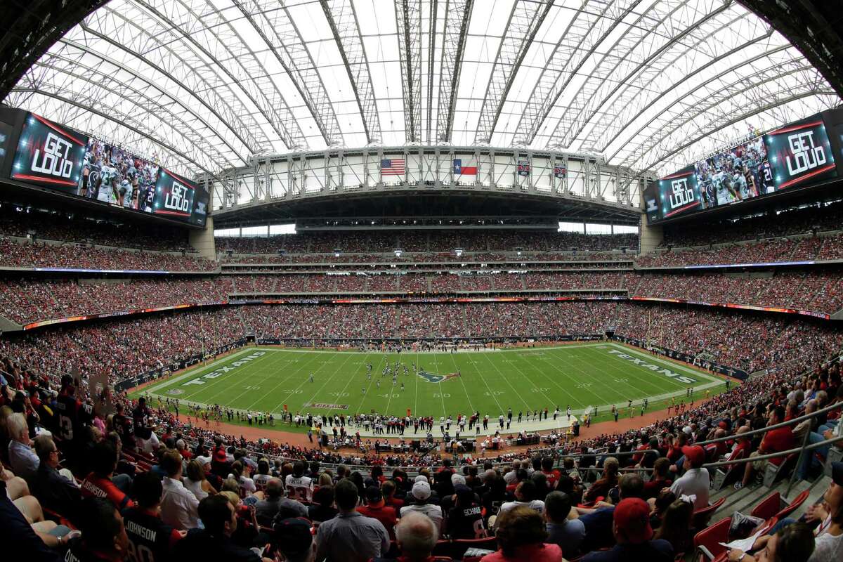 The boards at the NRG stadium surpassed the previous bigger video boards at AT&T stadium.