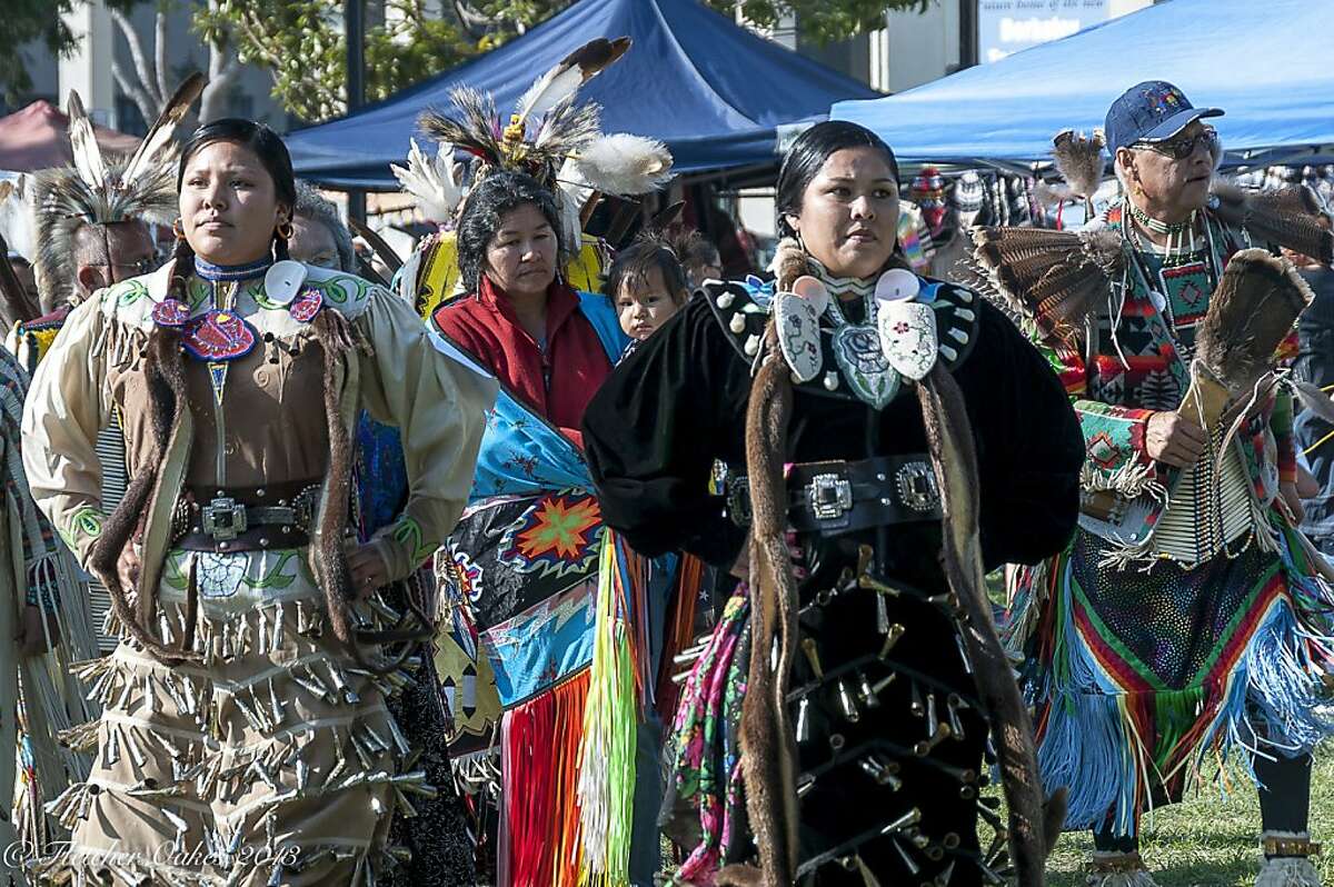 Dauwila Harrison and Karen Harrison (mother) at the 2009 Indigenous Peoples Day celebration in Berkeley.
