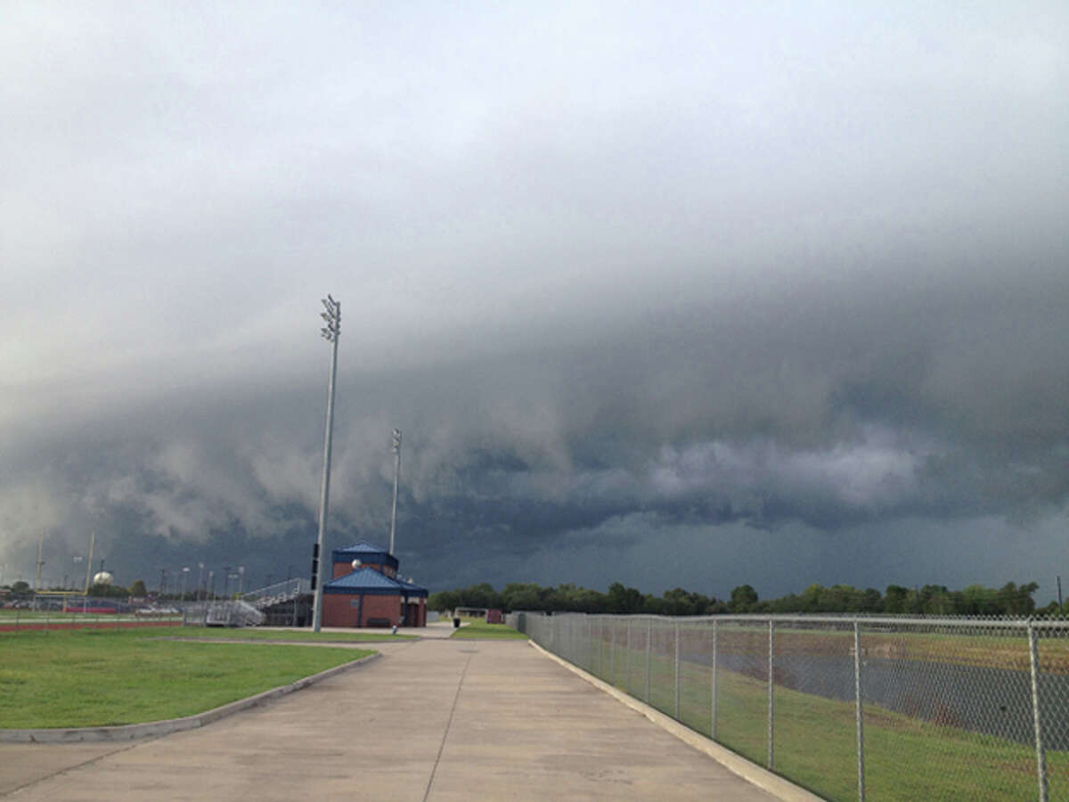 Strange cloud formation grabs Houston's attention as storms roll in