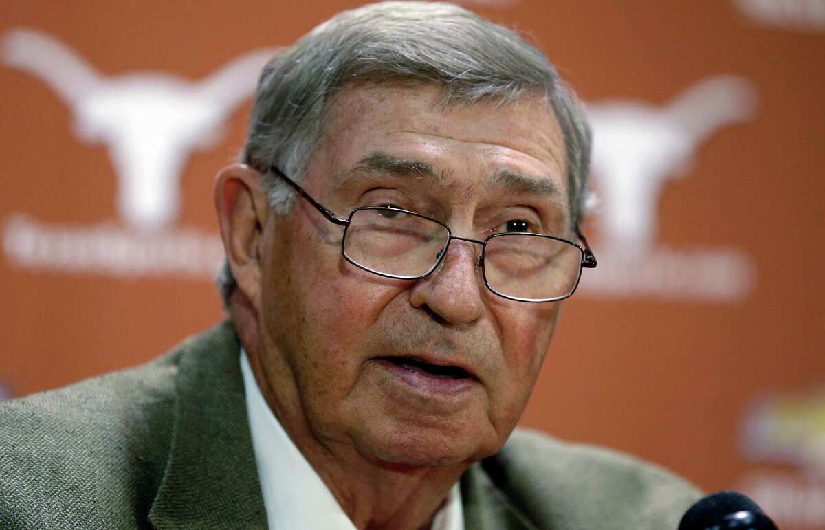 Texas athletic director DeLoss Dodds formally announces his retirement during a news conference, Tuesday, Oct. 1, 2013, in Austin, Texas. Dodds, who has been with Texas for 32 years, will step down in August 2014. (AP Photo/Eric Gay)