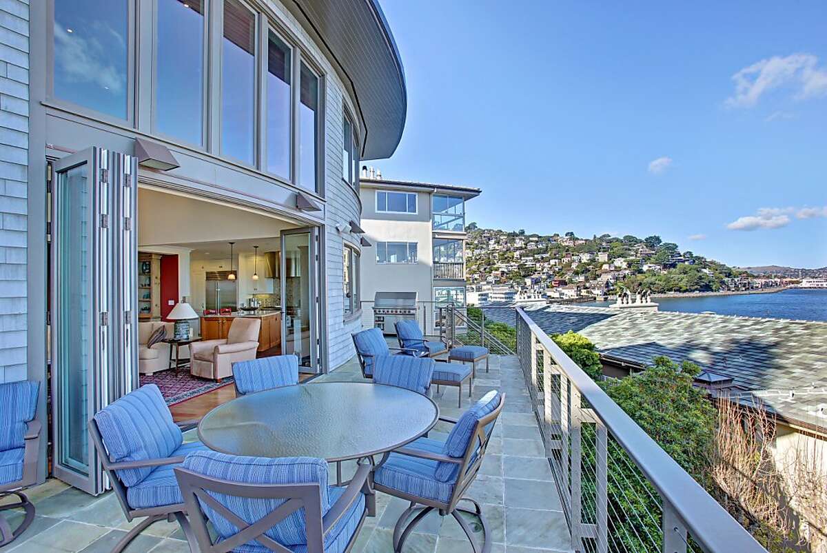 Remodeled Sausalito home features beachfront access