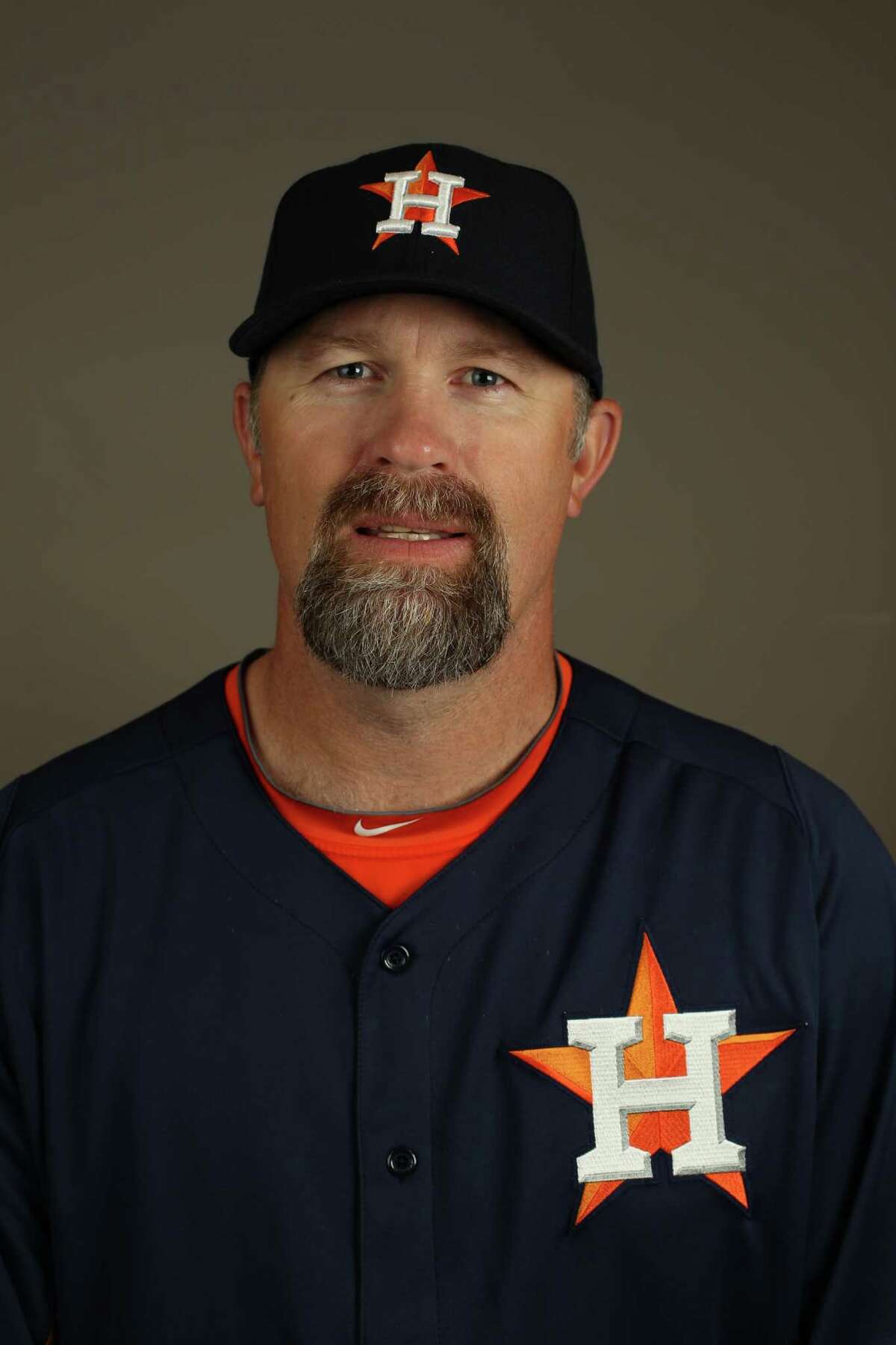 Astros make changes to Porter's staff