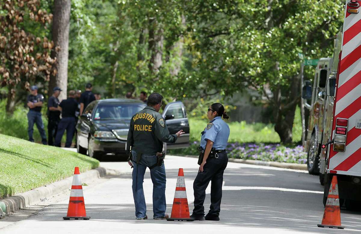 Fbi Raids Upscale Houston Homes 8224