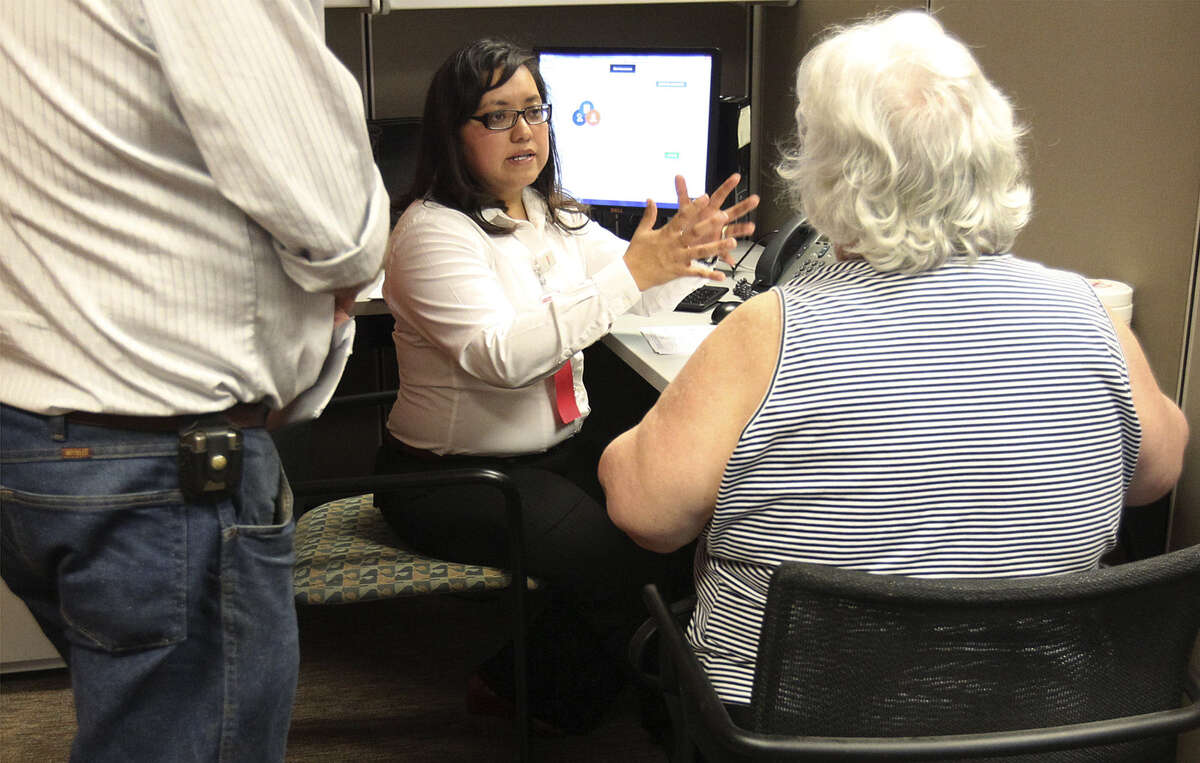 CentroMed, libraries help explain health insurance