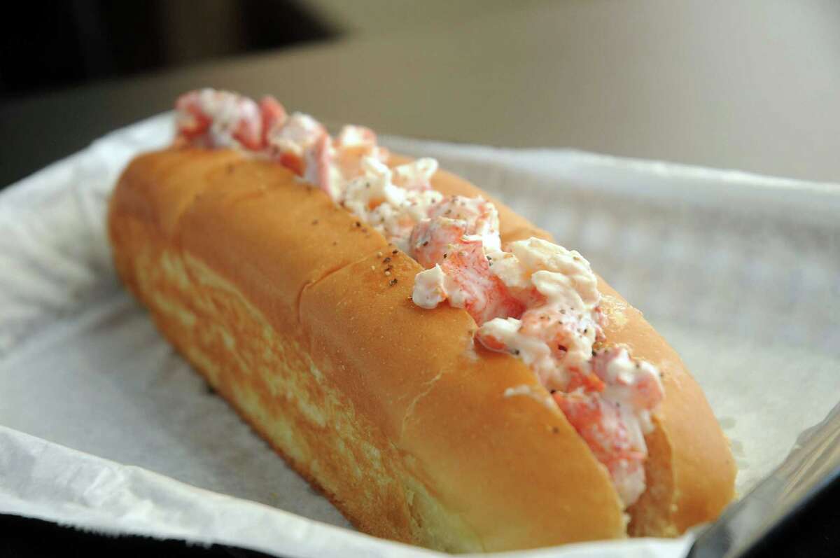Mainely is Houston's lobsterroll headquarters