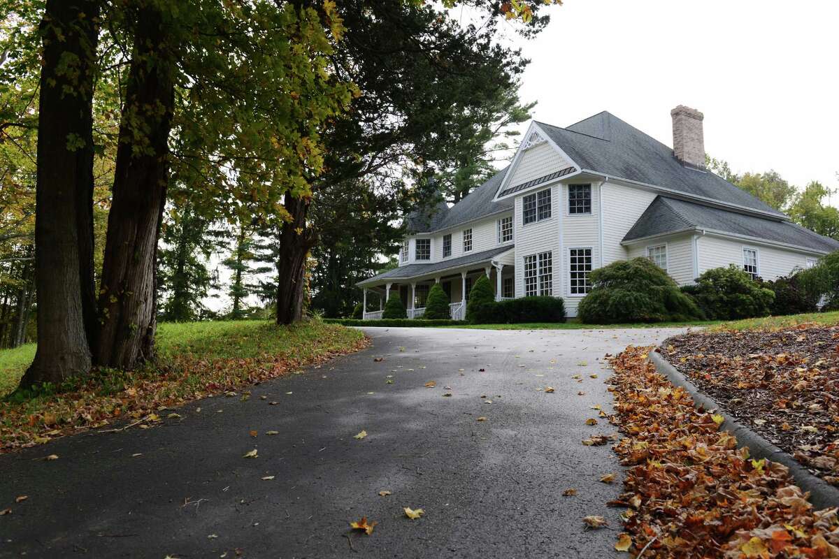 Home prices climb, but gov't shutdown, debt crisis spell trouble