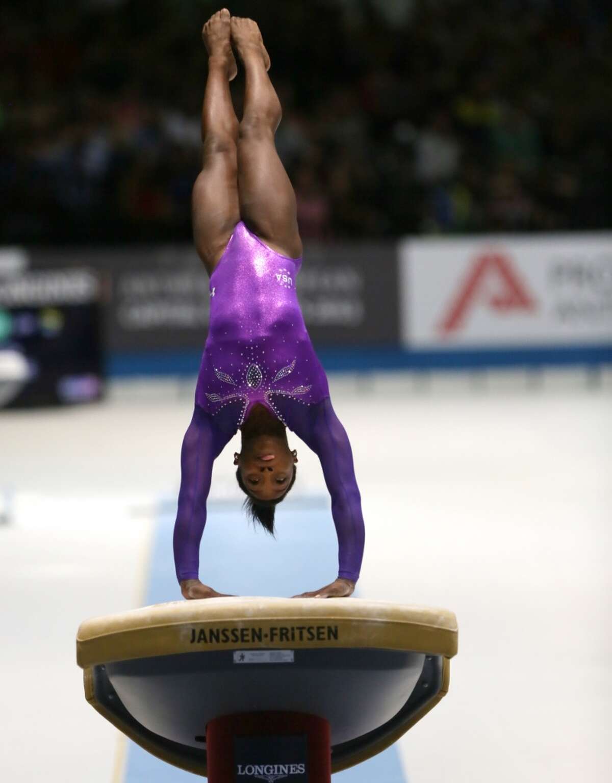 simone biles vault