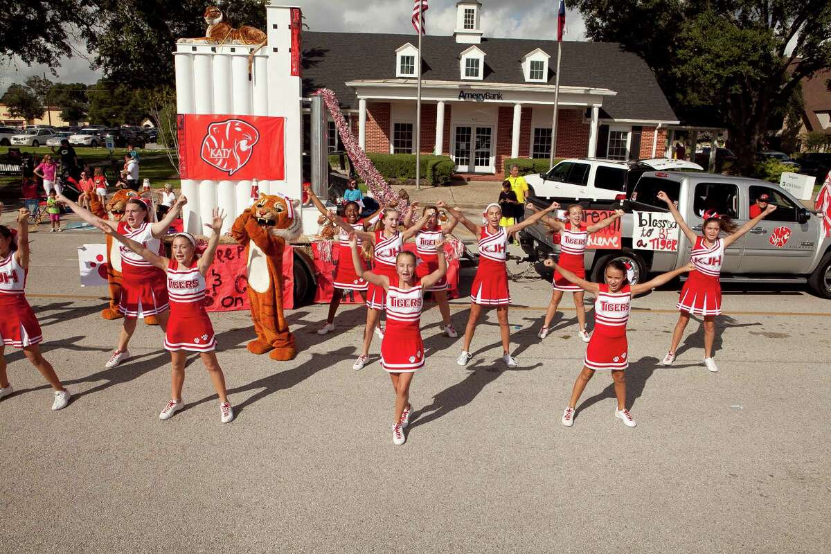 Katy Junior High Cheer Squad takes top parade honors
