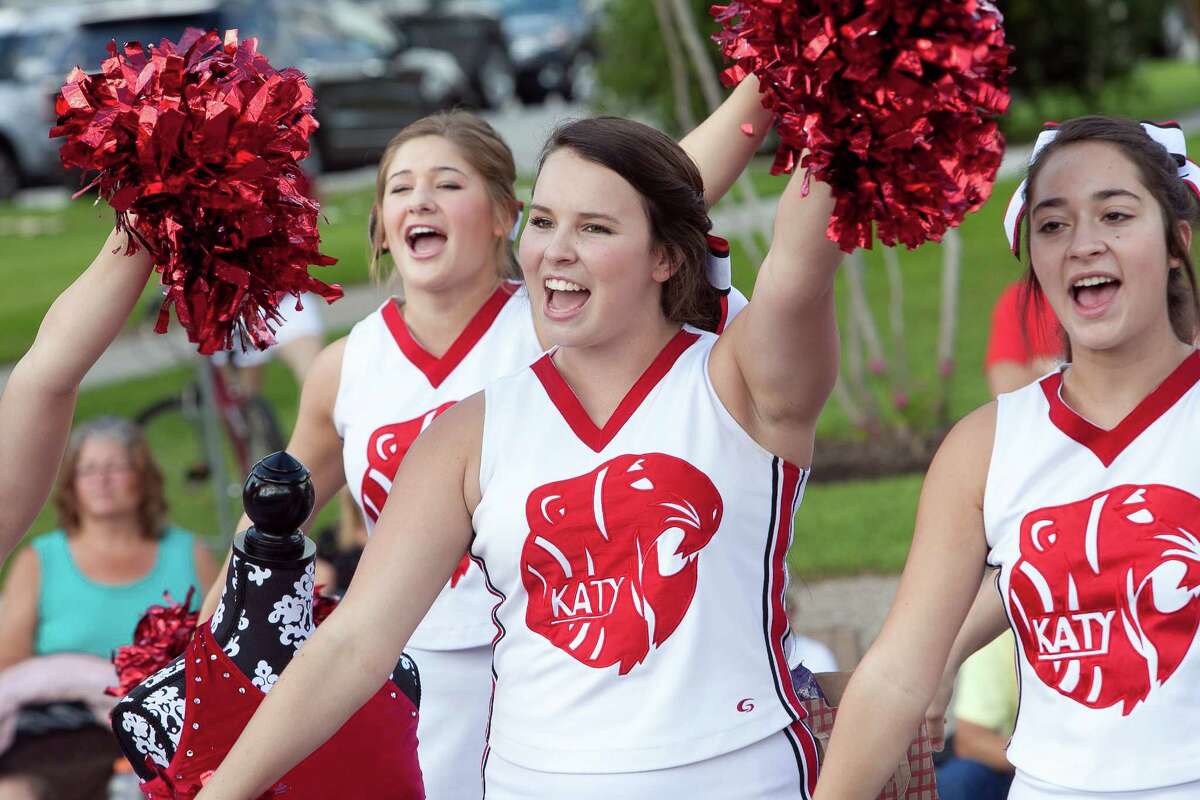 Katy Junior High Cheer Squad takes top parade honors