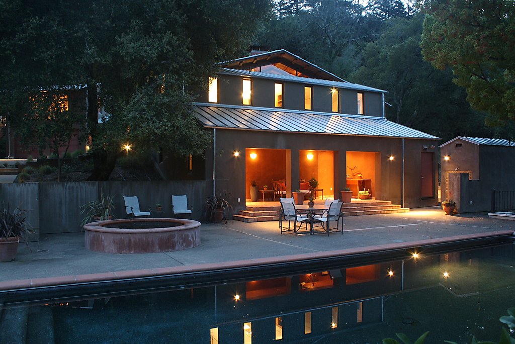 Getaway Cloverdale estate green