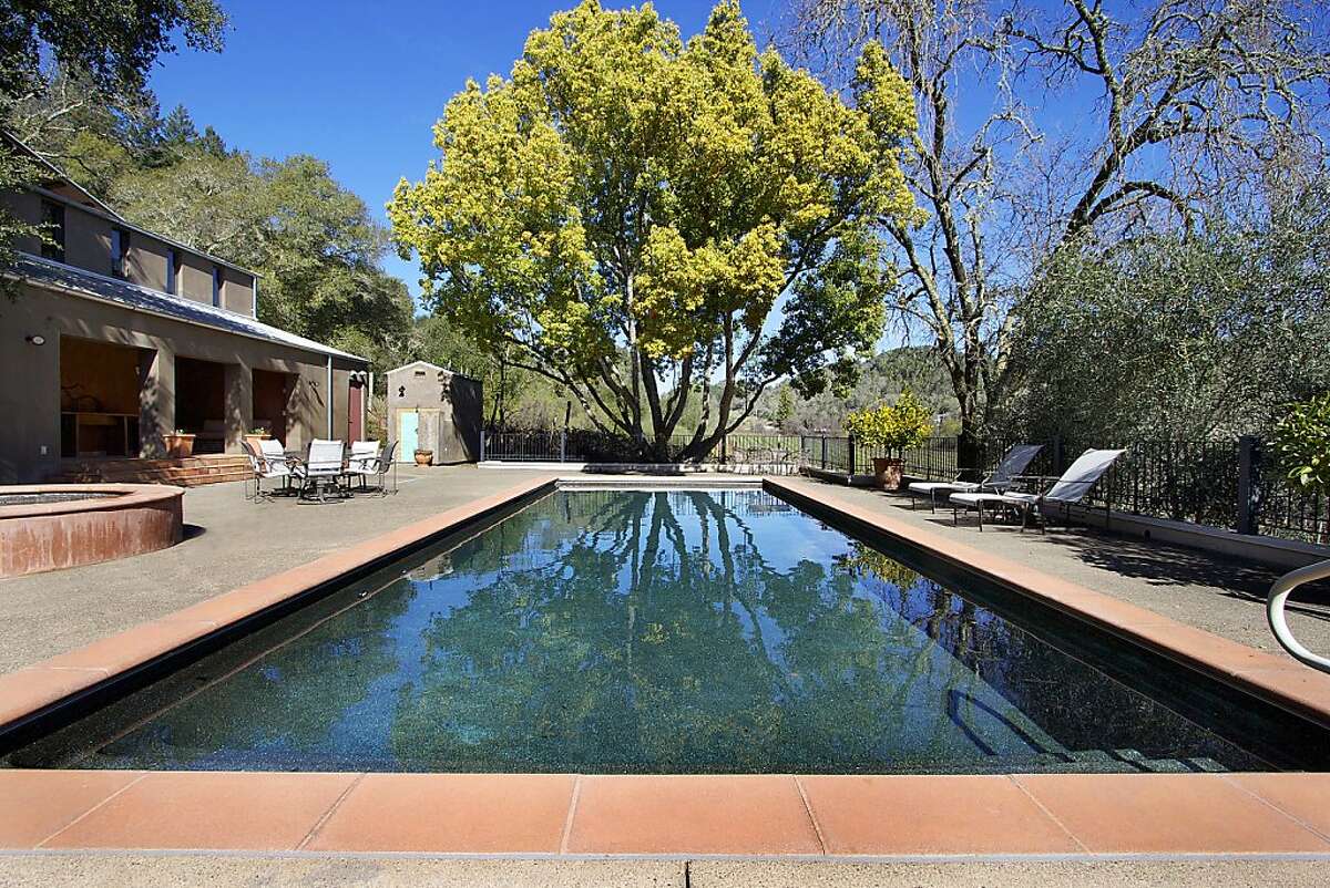 Getaway Cloverdale estate green