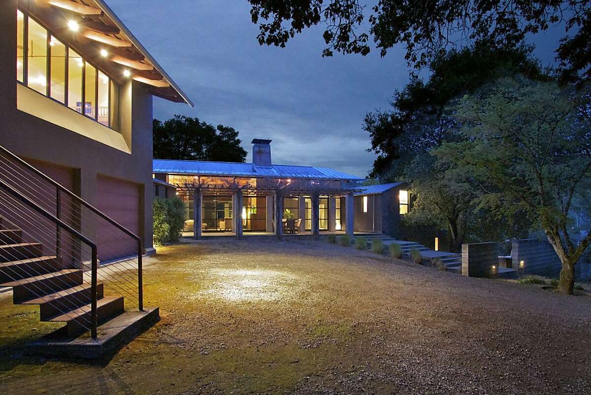 Getaway Cloverdale estate green