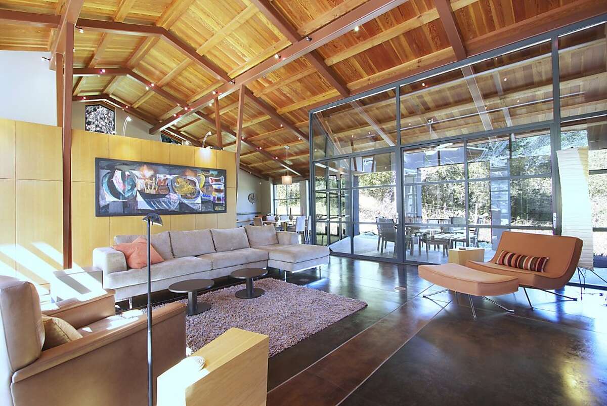 Getaway Cloverdale estate green