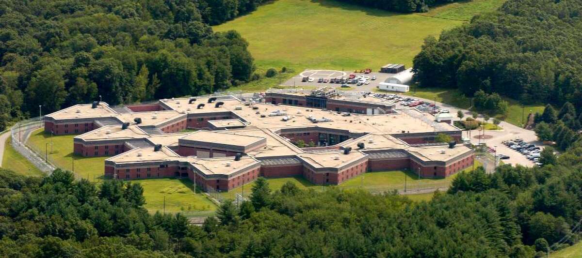 File aerial photograph of Garner Correctional Institution in Newtown, CT