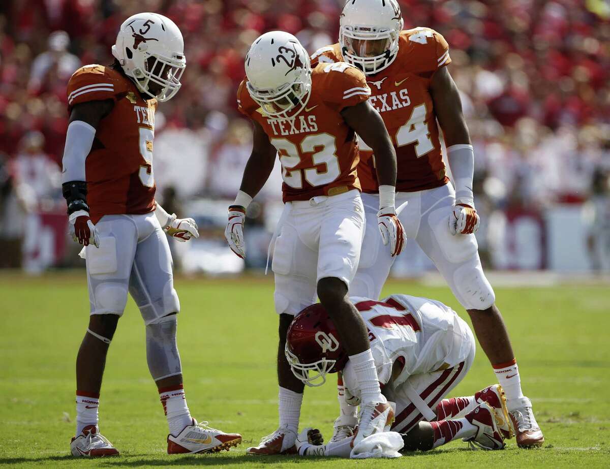 Texas defense emerging as a dominant group for No. 4 Longhorns after 2 games