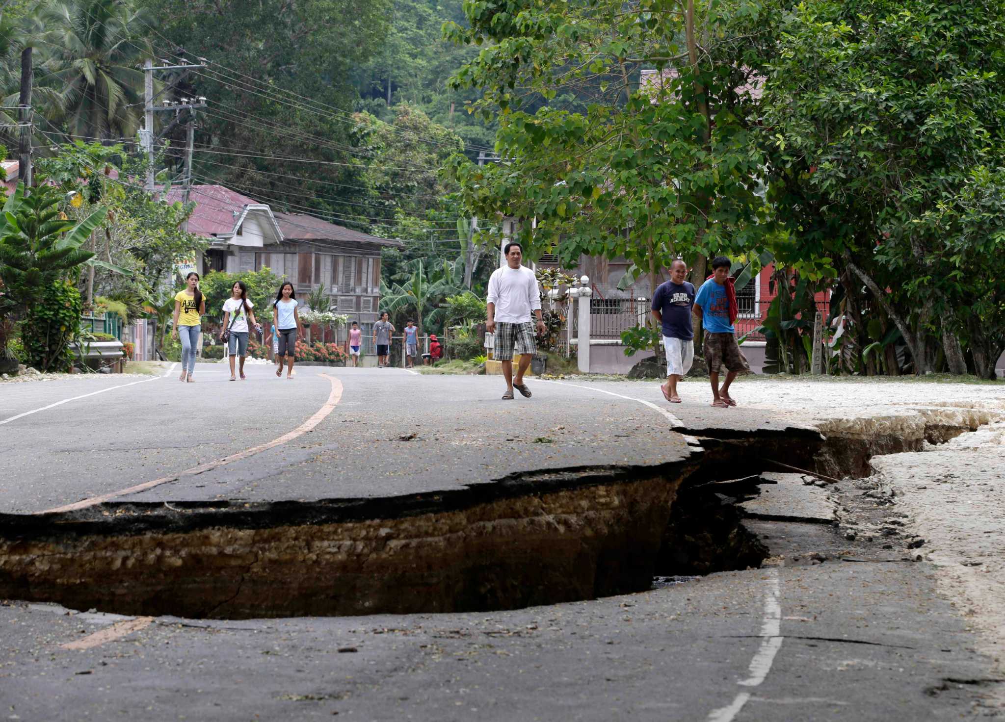 Philippine quake damages historic churches