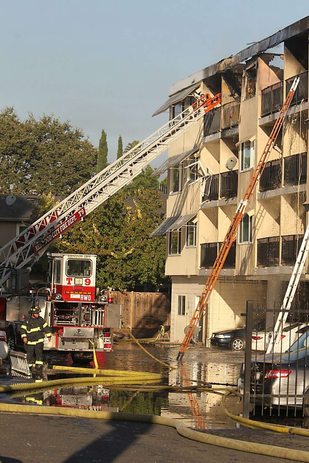 4 Hurt In Fire At Redwood City Apartment Building