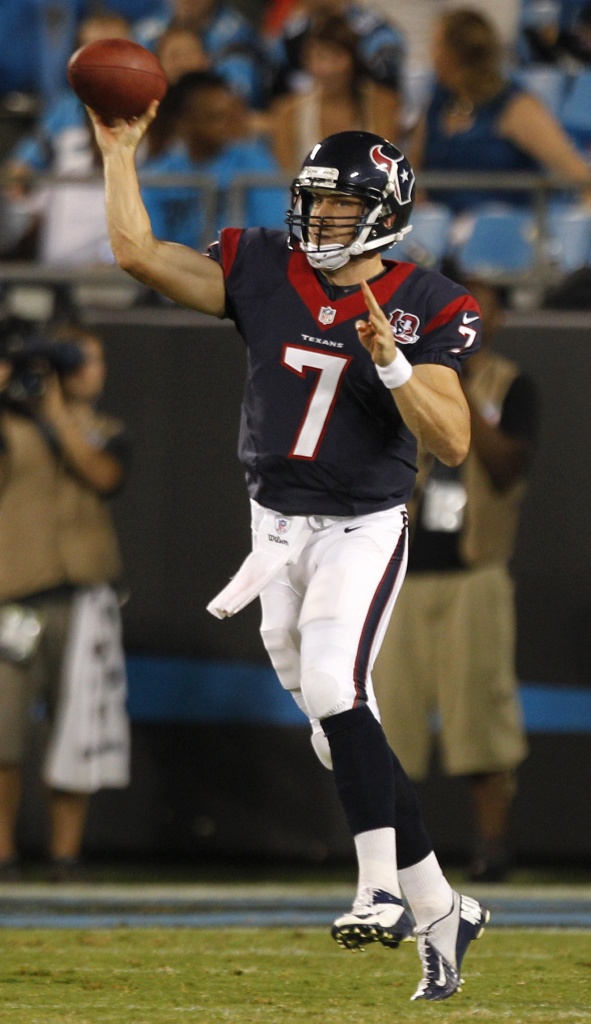 Houston Texans middle linebacker Hardy Nickerson warms up before