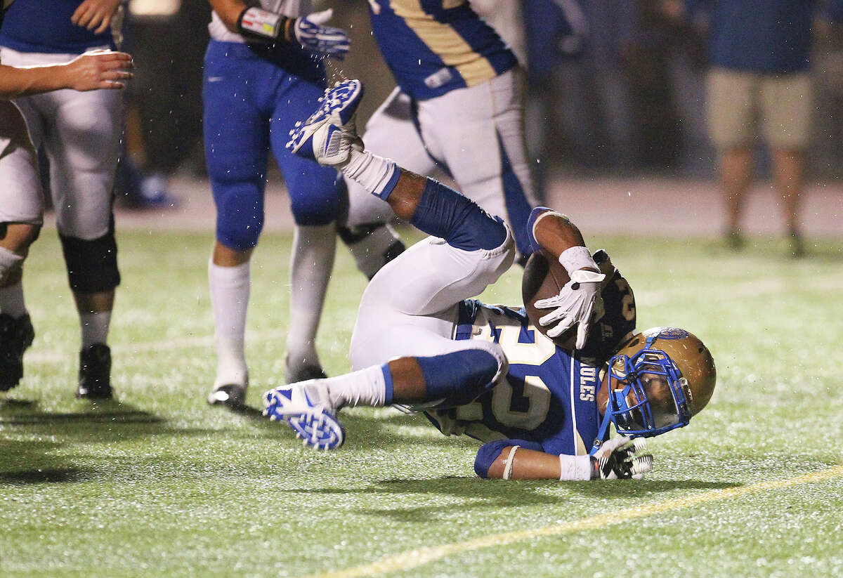 Alamo Heights' Byron Proctor (22) rolls into the end zone for a touchdown against Kerrville Tivy at Orem Stadium on Friday, Oct. 18, 2013.