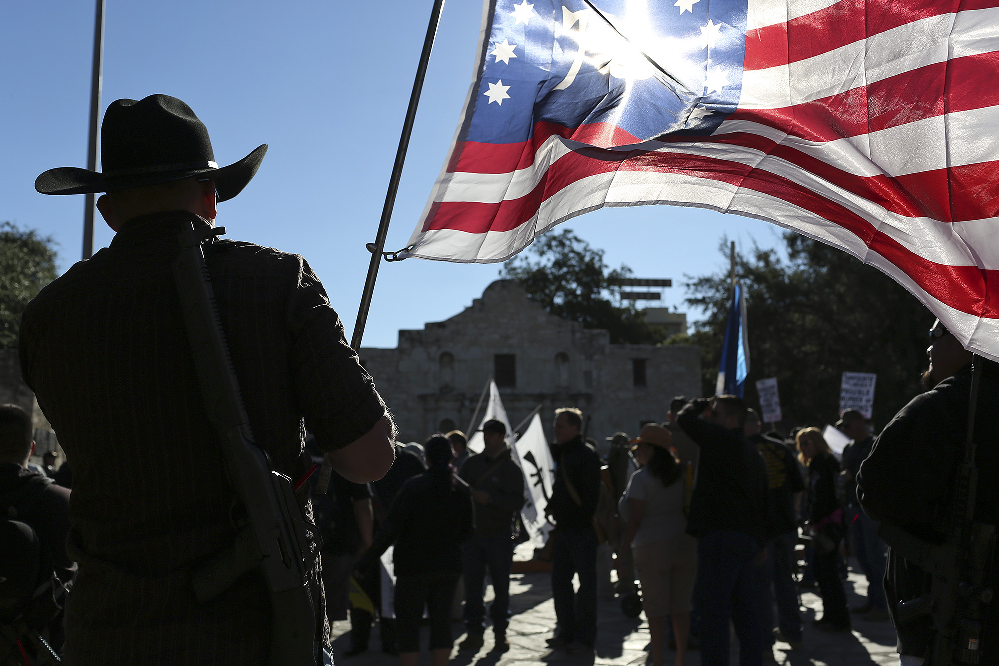 Peaceful Alamo gun rally draws hundreds