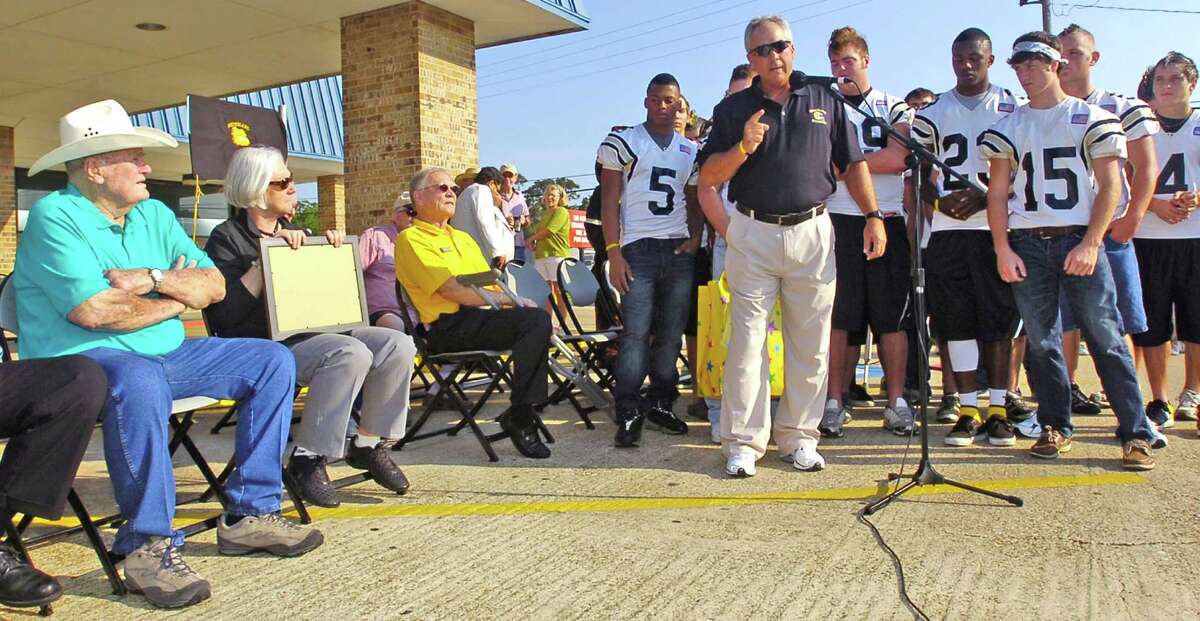 Memorial service for Bum Phillips set for Oct. 29