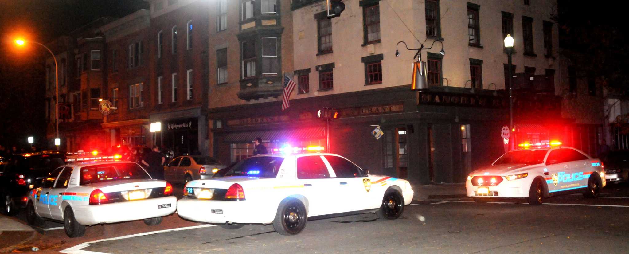 Crowd fills Troy streets after show cancellation