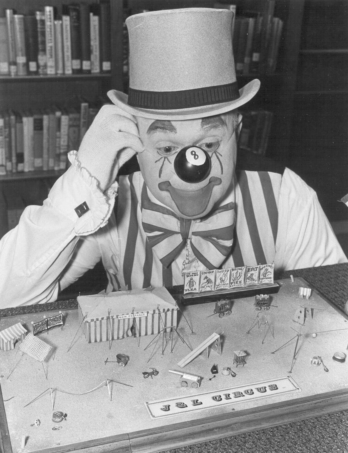 Eight Ball the clown poses with his flea circus at the Hertzberg Circus Museum on Oct. 17, 1989.