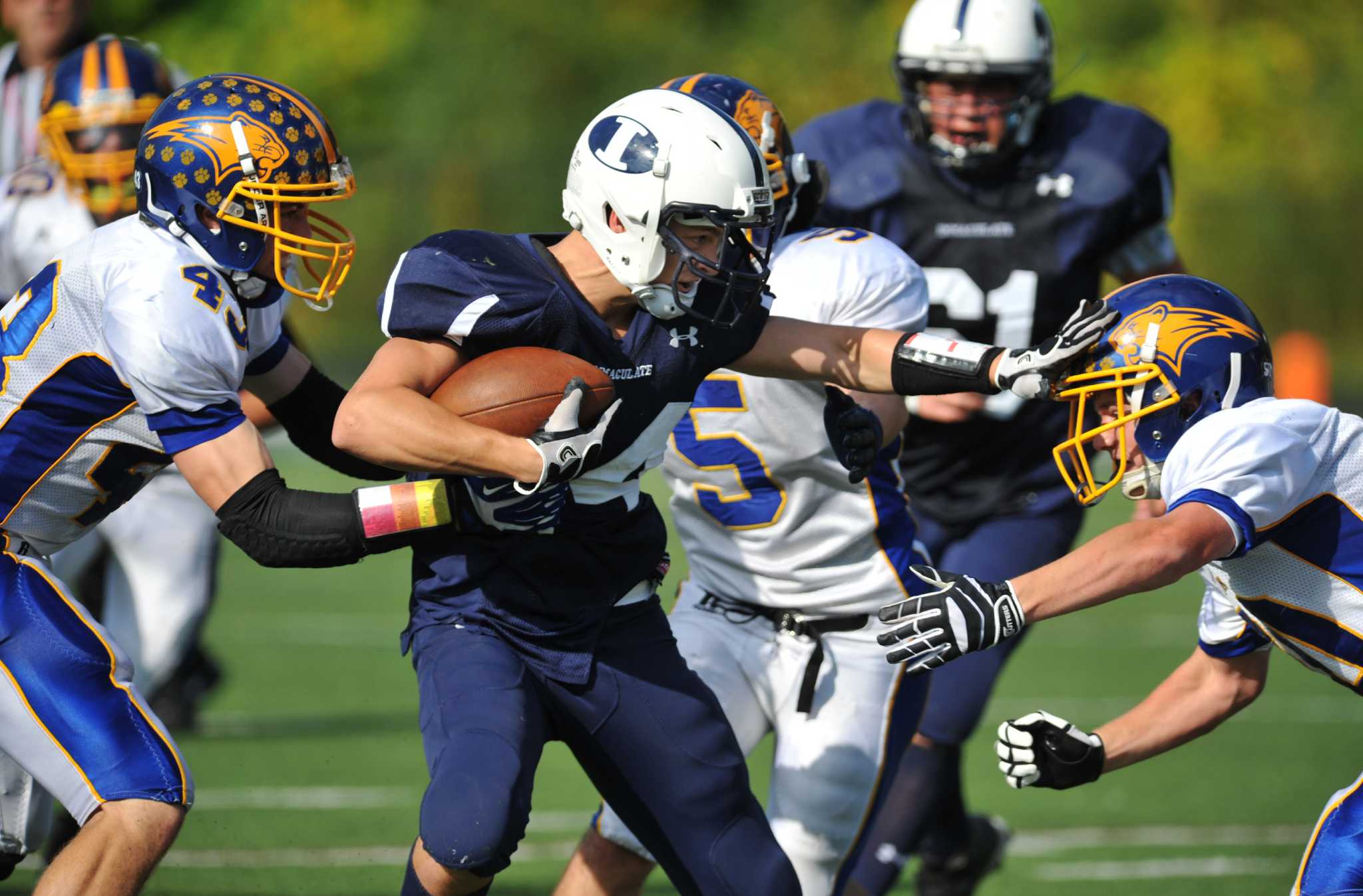 New Canaan football announcer Bob VanDerheyden steps down