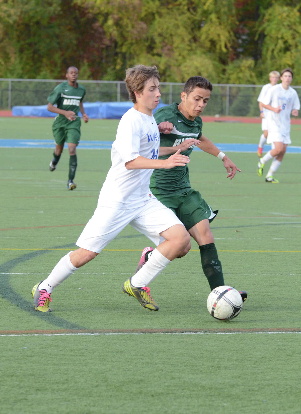 Darien clinches spot in state tournament on final day of regular season