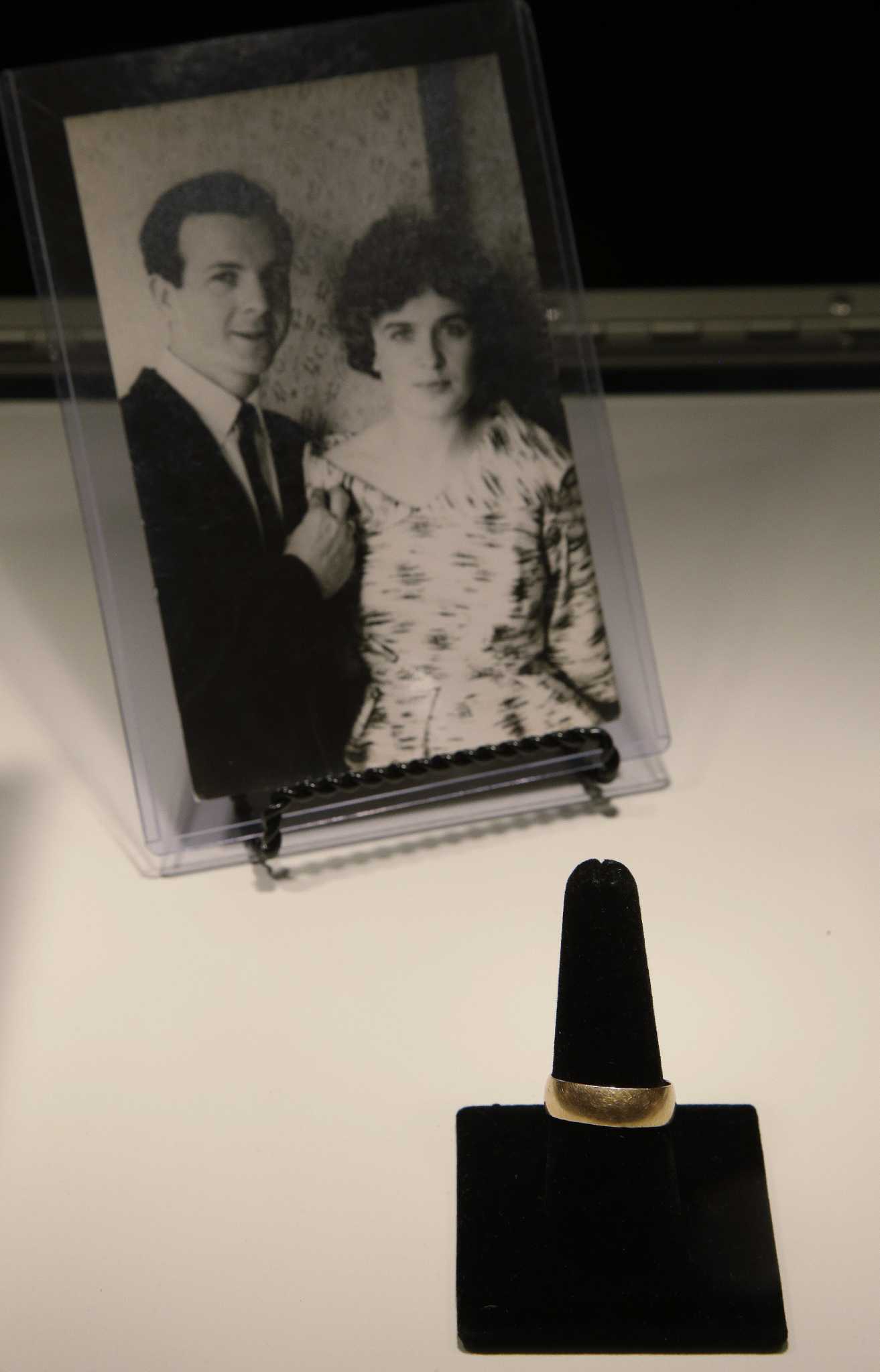 Oswald Wedding Ring Sells For 108 000 At Auction
