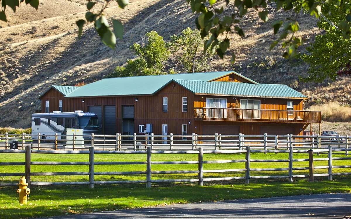 Live with the horses in style in Eastern Washington