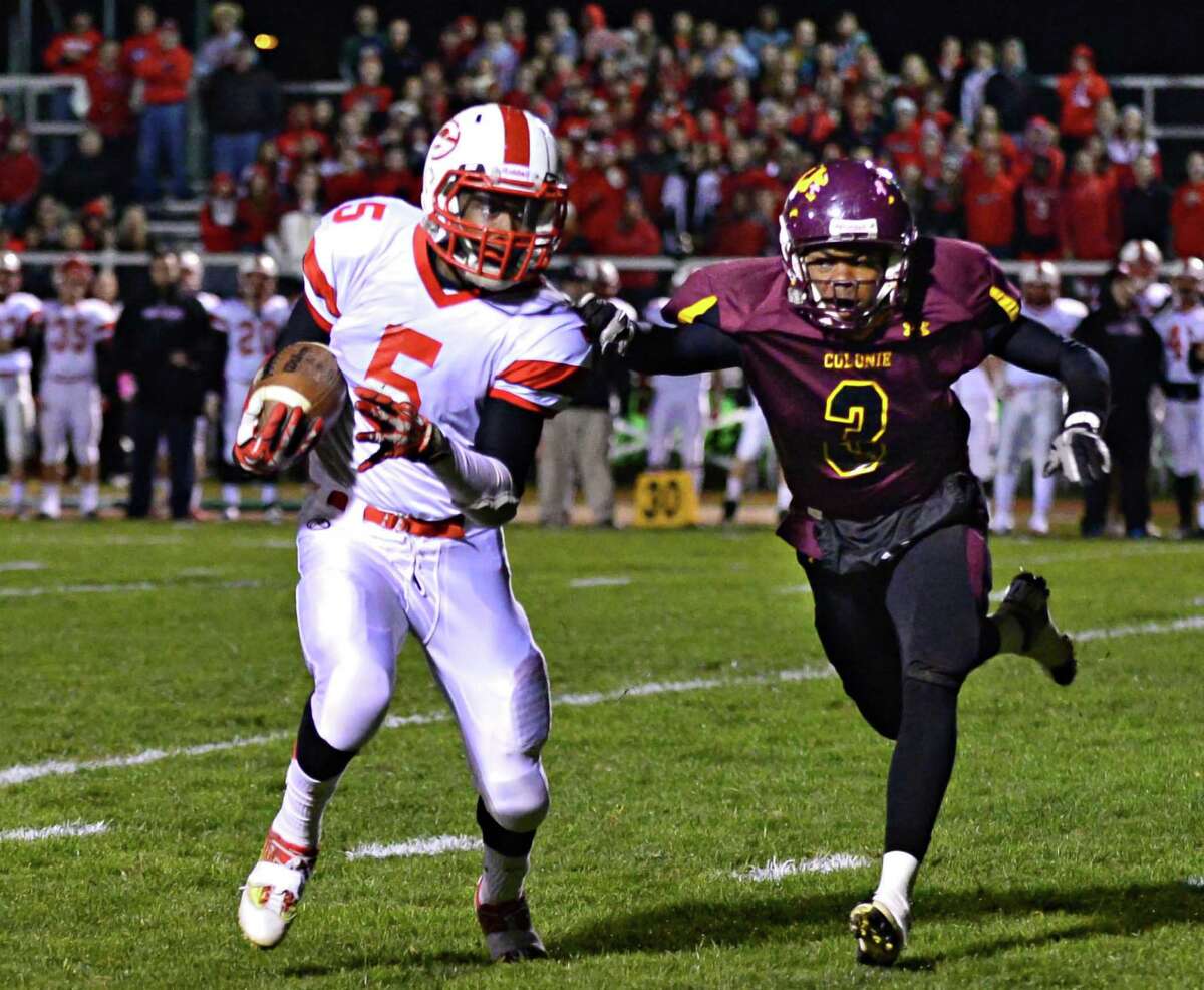 Late kick lifts Dutchmen