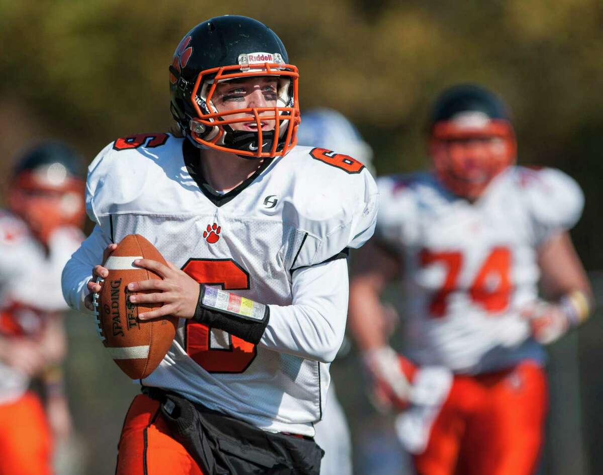 Previewing the season 10 high school quarterbacks to watch